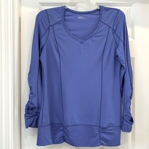 ZELLA Blue v-neck workout top size XL Rouching on sleeves and hems, many seams